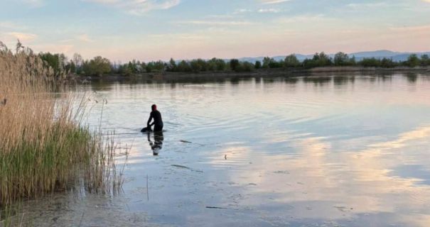 На Прикарпатті з озера дістали тіло рибалки, якого зник три …