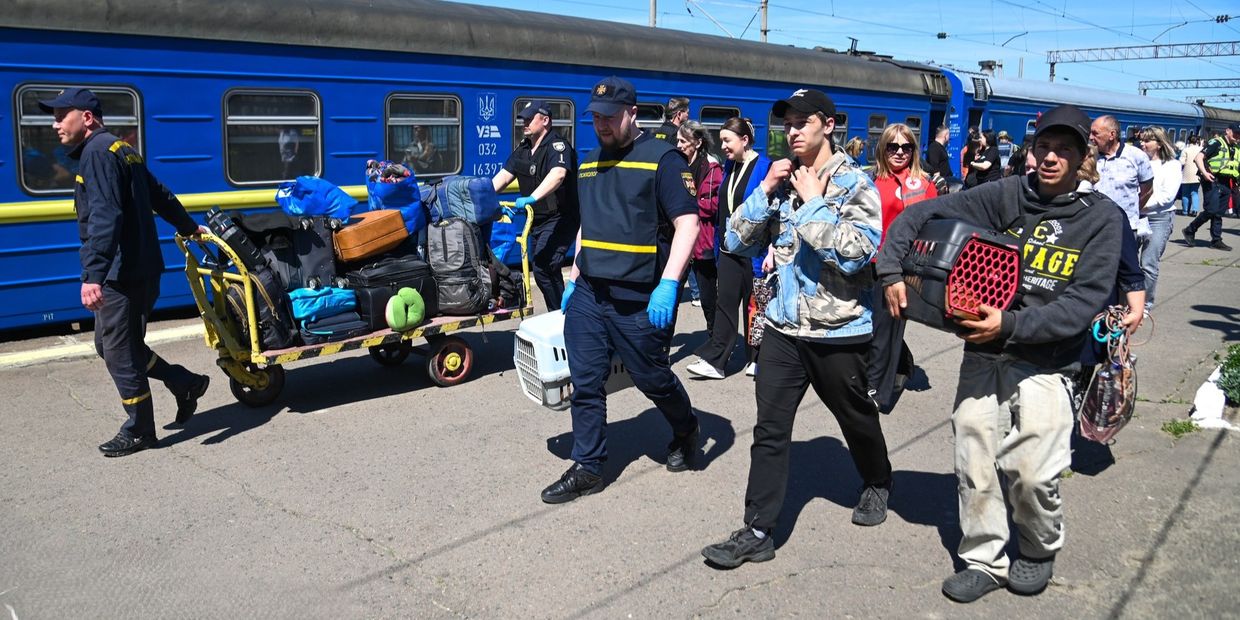 На Рівненщину прибули ще 27 жителів Донеччини, зокрема діти та …