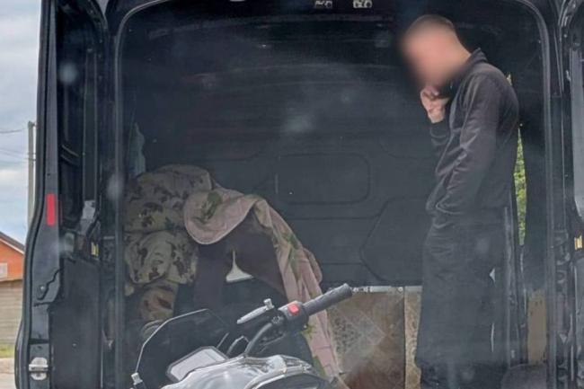 На Рівненщині в багажнику авто знайшли мотоцикл, який перебував у …