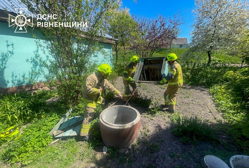 На Рівненщині пенсіонер впав у колодязь: тіло загиблого діставали рятувальники