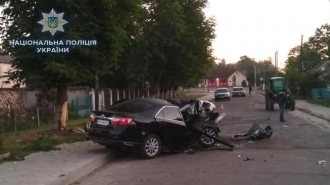 На Рівненщині покарали водія, який, врізавшись у дерево, спричинив смертельну …