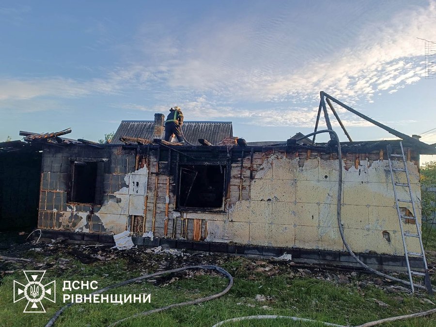 На Рівненщині під час гасіння нічної пожежі знайшли тіло чоловіка