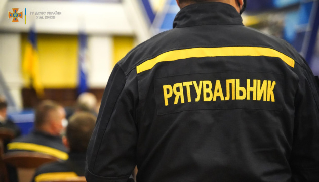 На Рівненщині дитина опинилася в пастці у зачиненій квартирі: що …
