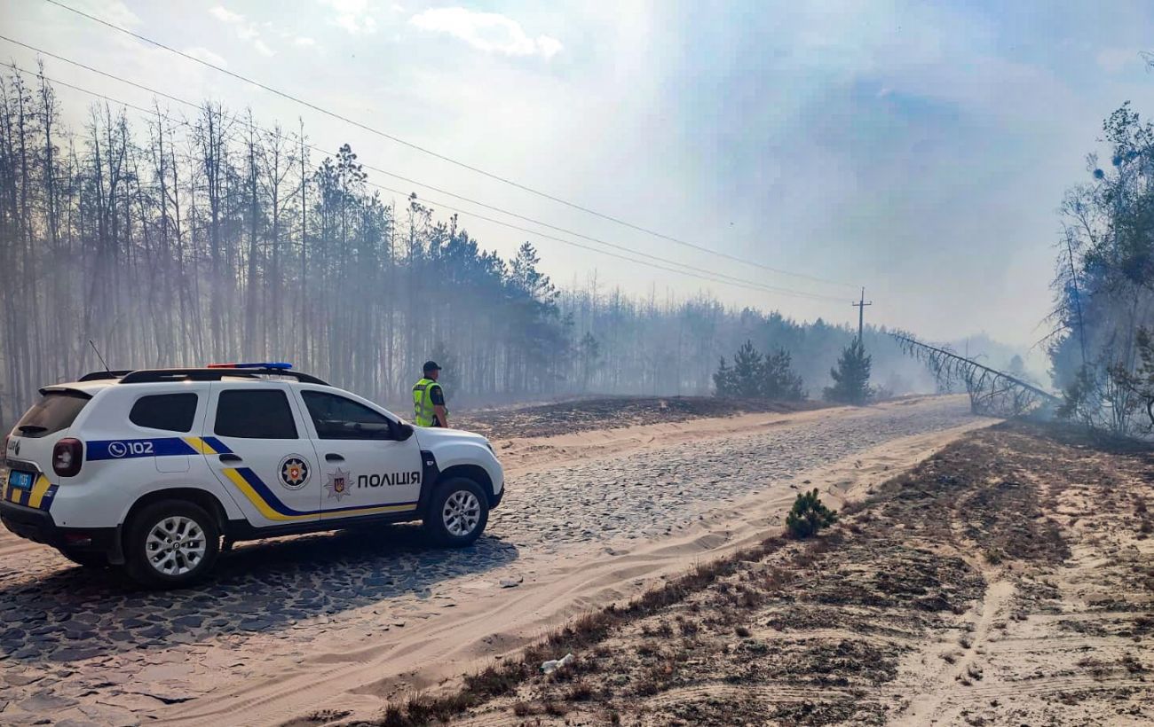 На Рівненщині спалахнула масштабна пожежа, є загроза населеним пунктам
