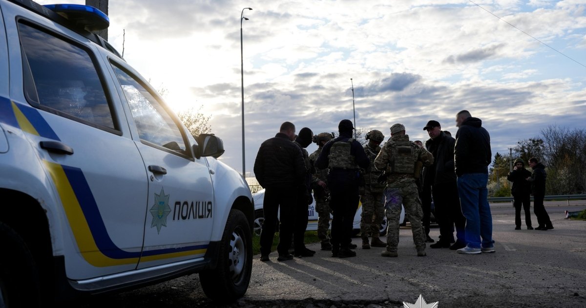 На Рівненщині чоловік відкрив вогонь з автомата по військових ТЦК …