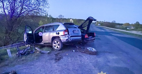 На Рівненщині Jeep під час обгону зіткнувся з Mitsubishi, є …