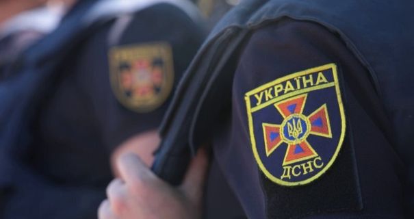 На Рівненщині Mercedes вилетів у кювет: четверо постраждалих, рятувальники деблокували …