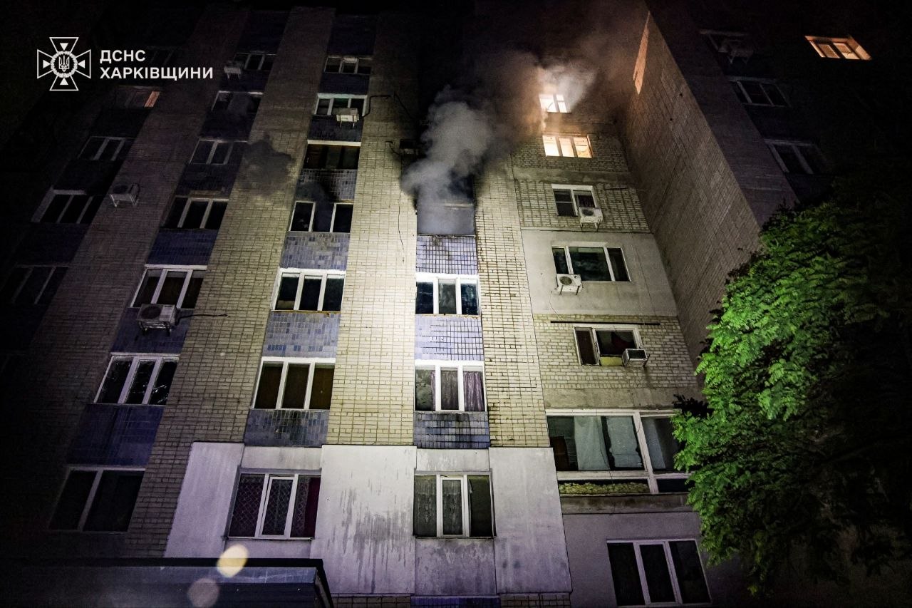 На Салтівці у Харкові сталася пожежа у дев’ятиповерхівці: двоє постраждалих