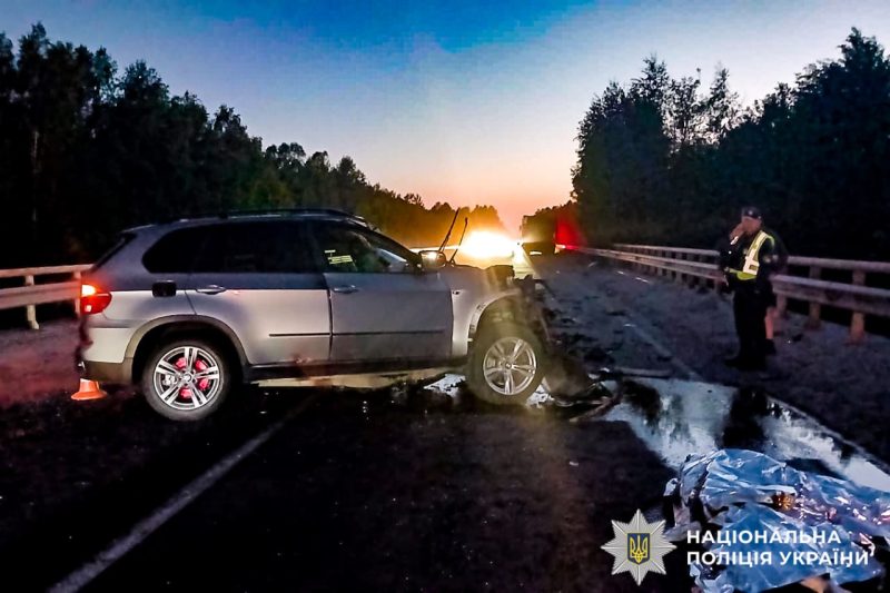 На Сарненщині BMW врізався у вантажівку: є загиблі (ФОТО)