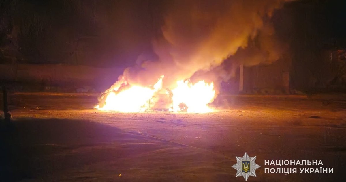 На Сумщині ворожий дрон атакував авто поліції: двоє правоохоронців тяжко …