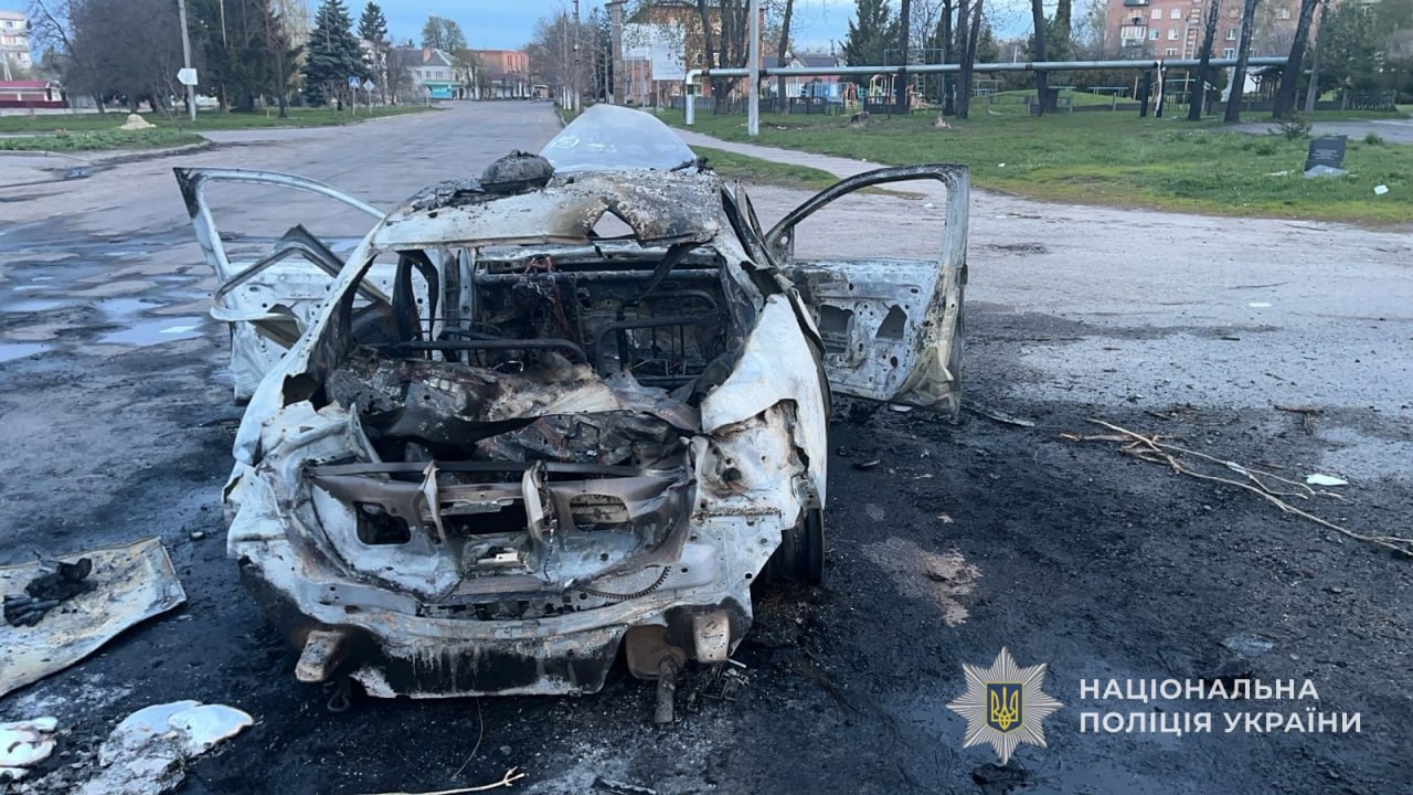 На Сумщині ворожий дрон атакував авто поліції: чи є постраждалі …
