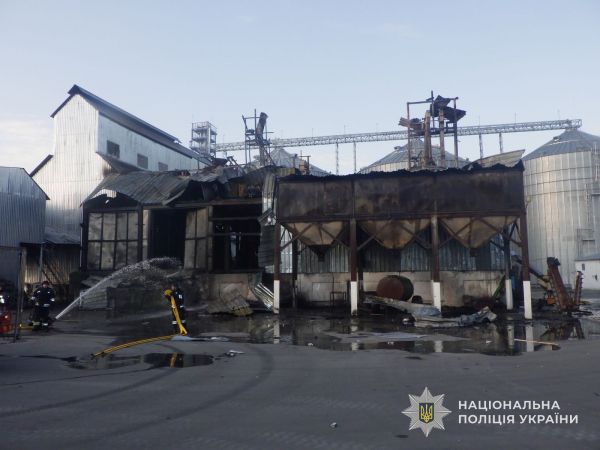 На Сумщині загорівся елеватор внаслідок російської атаки (ФОТО)