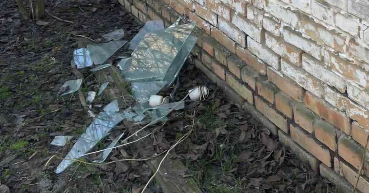 На Сумщині через дронову атаку пошкоджені будівлі, авто та ЛЕП