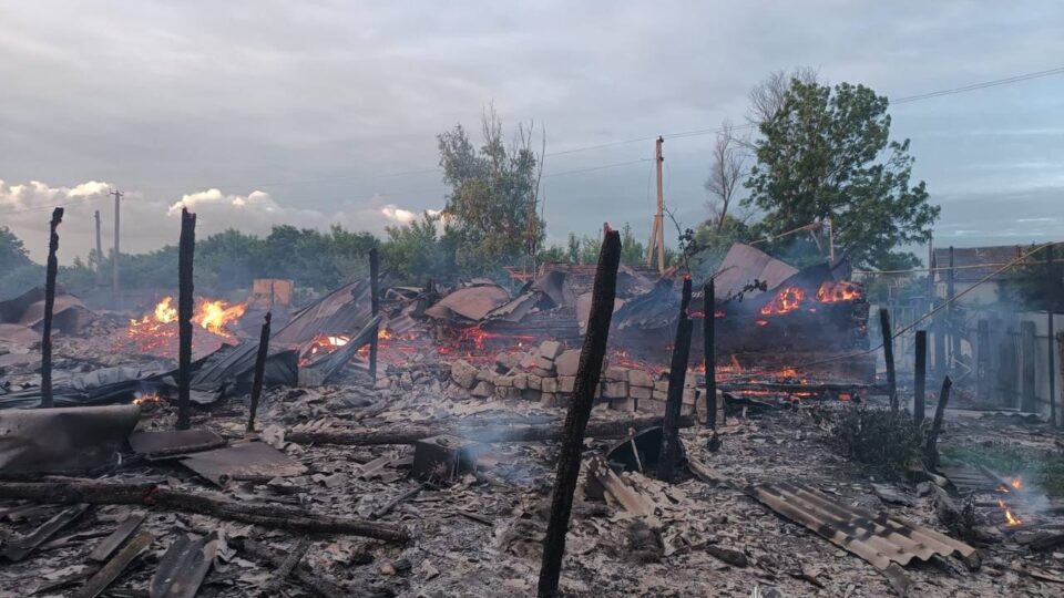 На Сумщині через обстріли рф постраждав поліцейський, пошкоджено адмінбудівлю і …