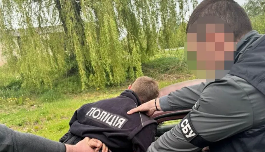 На Тернопільщині викрили поліцейського на хабарі у $1200 за невідкриття …