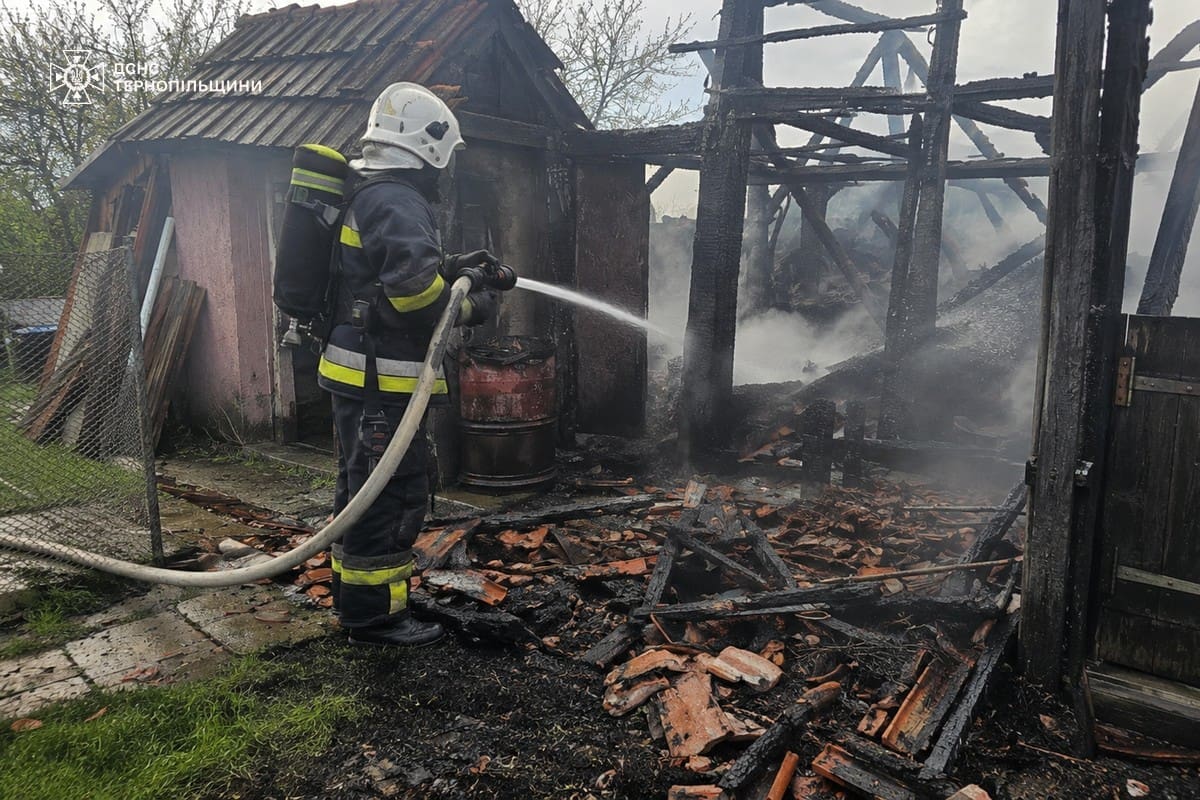На Тернопільщині вогнеборці ліквідували дві великі пожежі у громадах