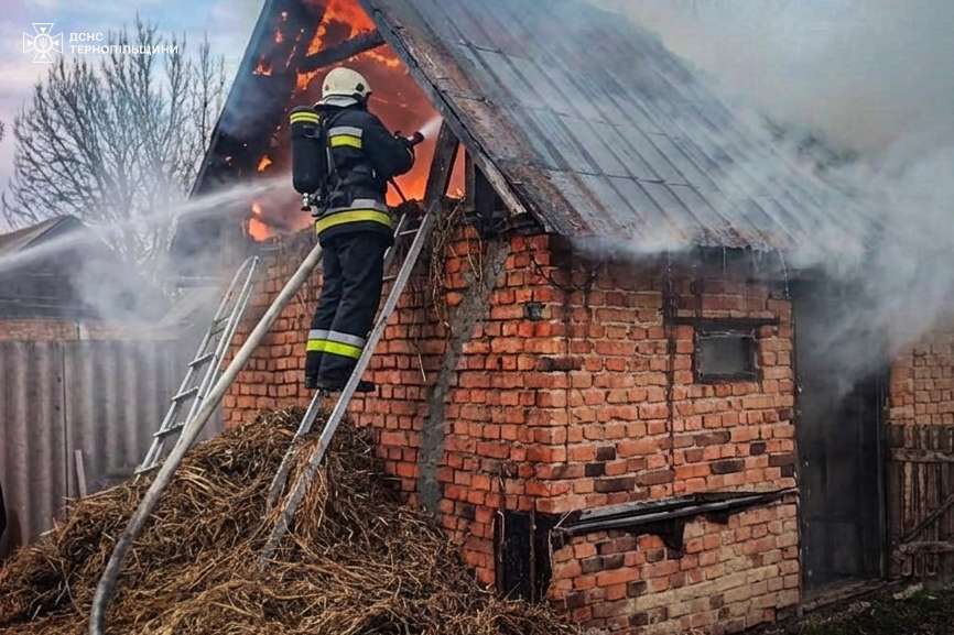На Тернопільщині горіли житлові будинки