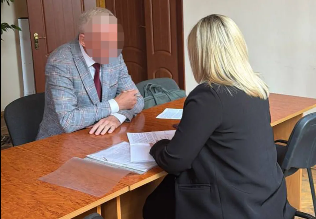 На Тернопільщині директор коледжу «написав» собі премій на 2,5 млн …