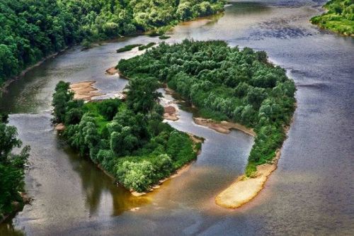 На Тернопільщині понад 50 років існує унікальний острів «Інь-Янь» – …