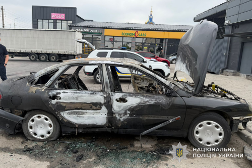 На Тернопільщині п'яний восьмикласник спалив вщент іномарку