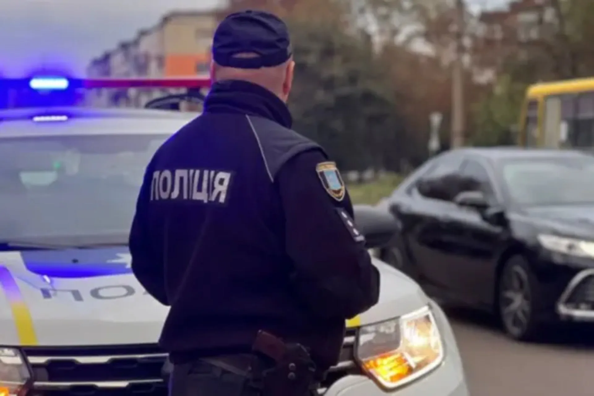 На Тернопільщині чоловік ударив поліцейського металевою гирею під час обшуку
