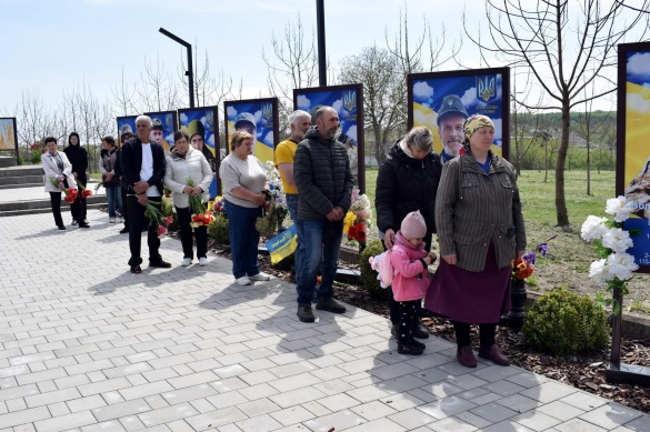 На Уманщині увічнили пам’ять полеглих героїв та вшанували зниклого захисника