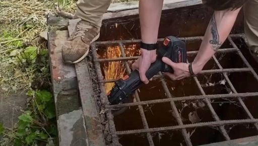 У Харкові врятували місячне кошеня, яке впало в погріб