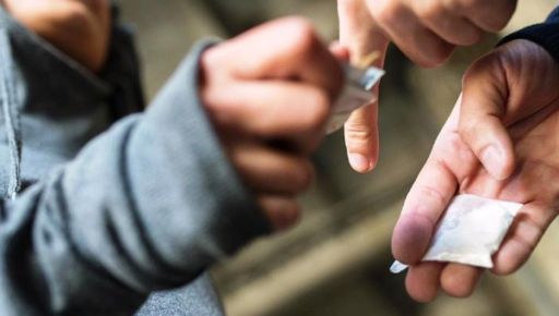 На Харківщині затримали чоловіка, який продавав метадон із програми лікування