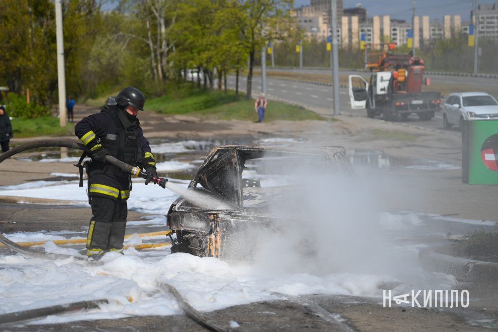 На Харківщині рятувальникам довелось гасити десятки пожеж після обстрілів
