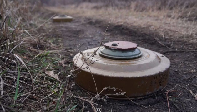 На Херсонщині евакуаційний автомобіль підірвався на міні