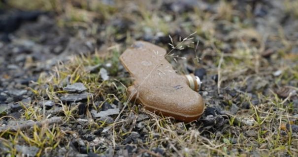 На Херсонщині жінка загинула через вибухівку, сховану у вінку біля …