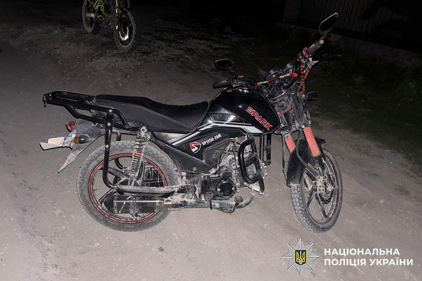 На Хмельниччині зіткнулися два мотоцикли, якими керували підлітки: є постраждалий