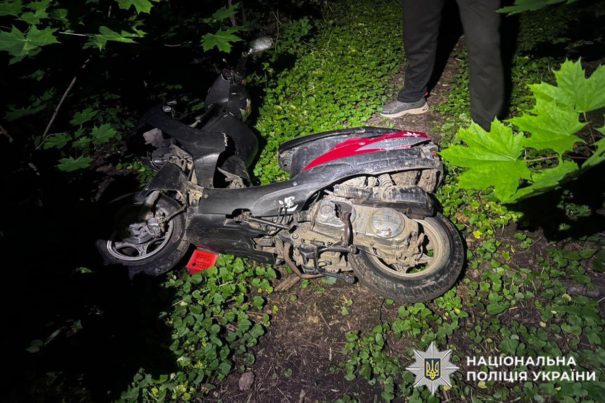 На Хмельниччині мотоциклістка скоїла ДТП, в якій постраждав ії неповнолітній …