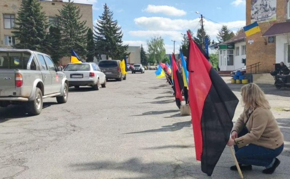 На Хмельниччині провели в останню дорогу трьох полеглих воїнів