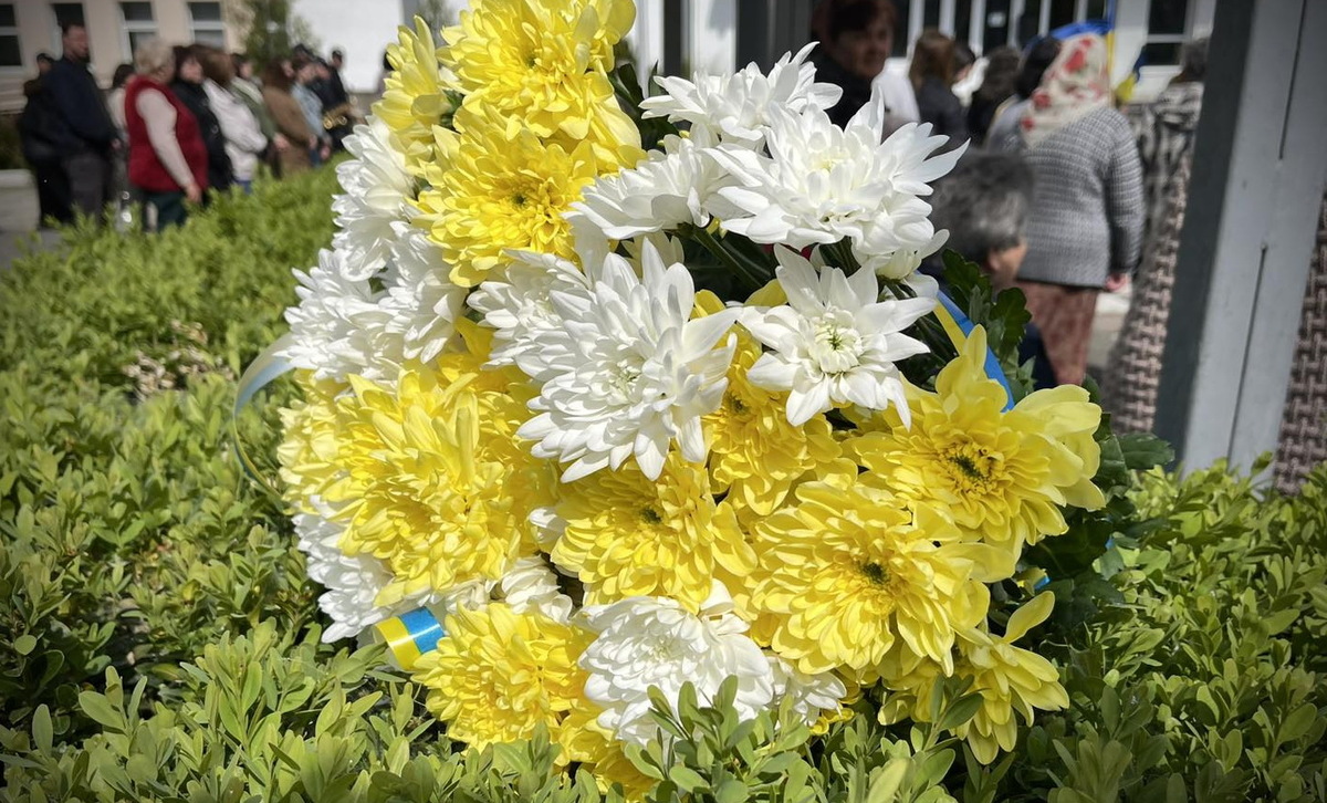 На Хмельниччині провели в останню земну дорогу сімох захисників
