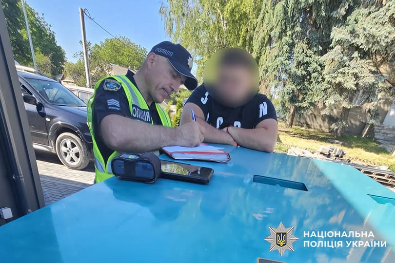 На Хмельниччині п’яний 19-річний молодик вмикав російську музику та порушував …