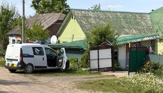 На Хмельниччині під час перевірки документів чоловік вбив поліцейського та …