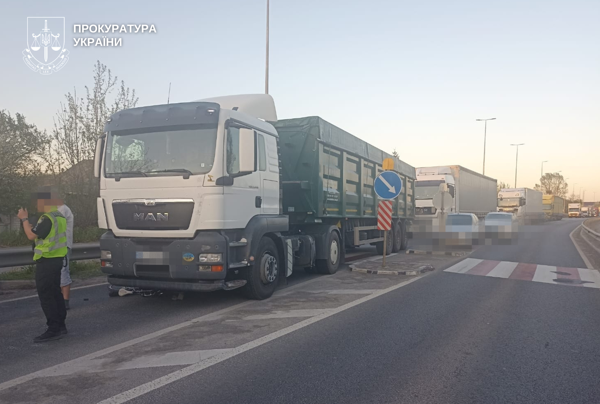 На Хмельниччині розпочато слідство за фактом наїзду вантажівки на 12-річну …