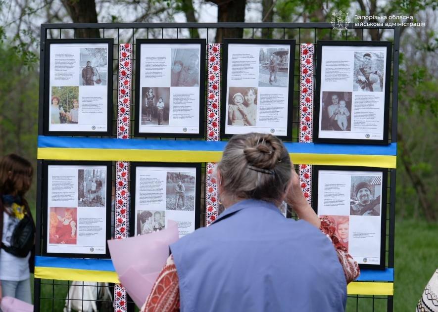 На Хортиці відкрили виставку про матерів полеглих захисників та захисниць …