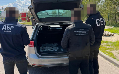 На Черкащині ДБР викрило прикордонника, який заплатив начальнику 5 тисяч …