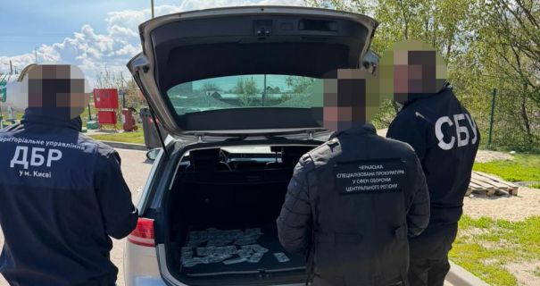 Заплатив 5000 доларів, щоб не служити: на Черкащині затримали прикордонника-дезертира