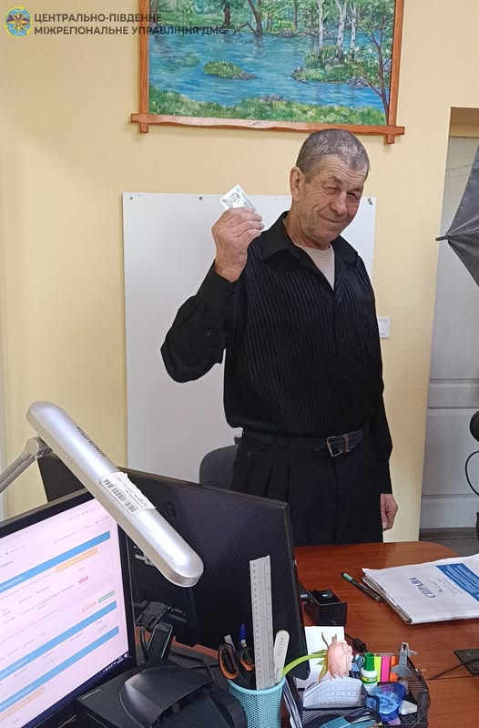 На Черкащині 65-річний чоловік уперше оформив ID-картку