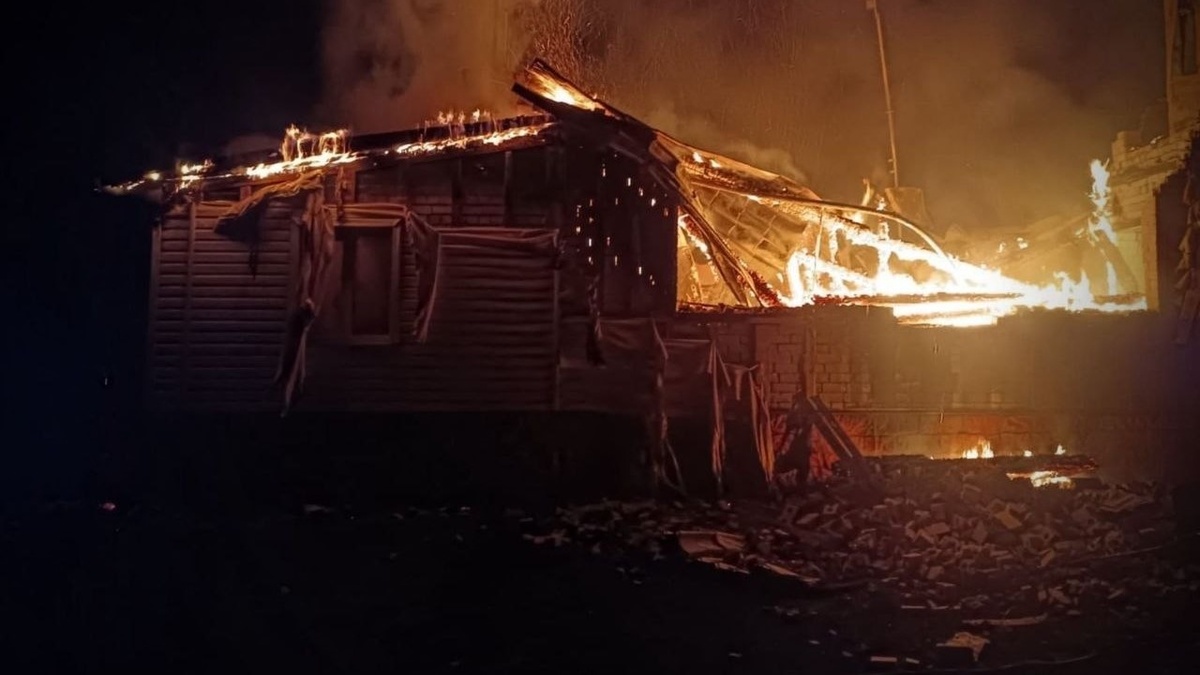 На Чернігівщині двоє людей постраждали внаслідок російських ударів по приватному …