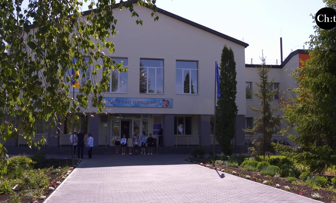 На Чернігівщині завершили відбудову пошкодженого ліцею: як реагують діти та …