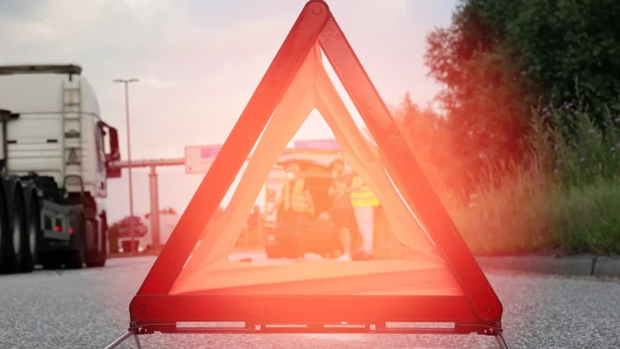 На Чернігівщині на перехресті зіткнулися мотоцикл та автівка