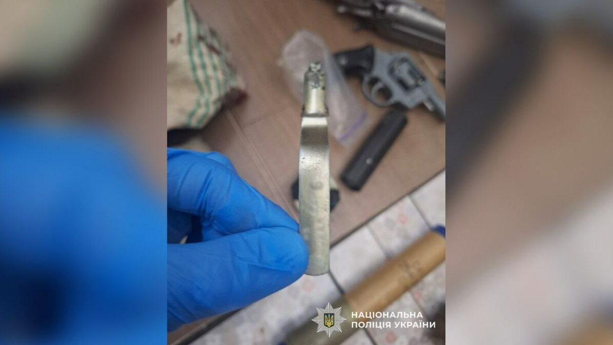 На Чернігівщині підліток отримав серйозні поранення кінцівок через вибух запала …