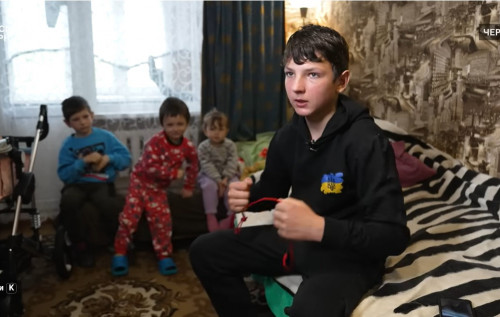 На Чернігівщині 12-річний хлопець перехопив FPV-дрон і врятував молодших дітей …