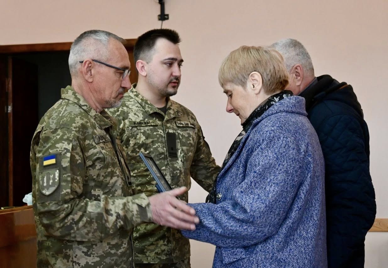 На Чигиринщині сім’ї загиблого військового вручили державну нагороду