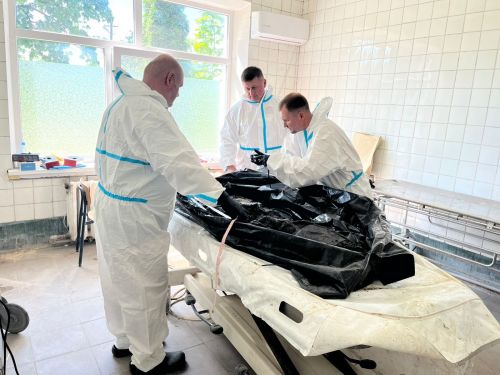 На Чортківщині слідчі та криміналісти проводять огляди тіл загиблих воїнів, …