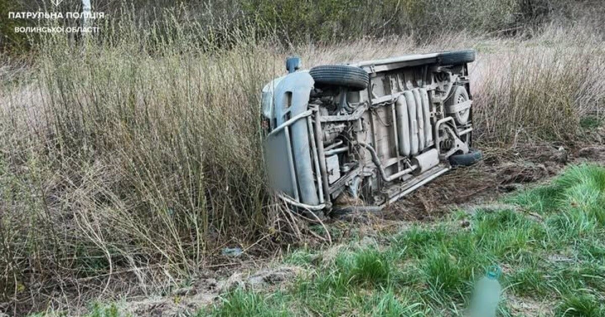 На «варшавській» трасі на Волині з дороги злетіло авто
